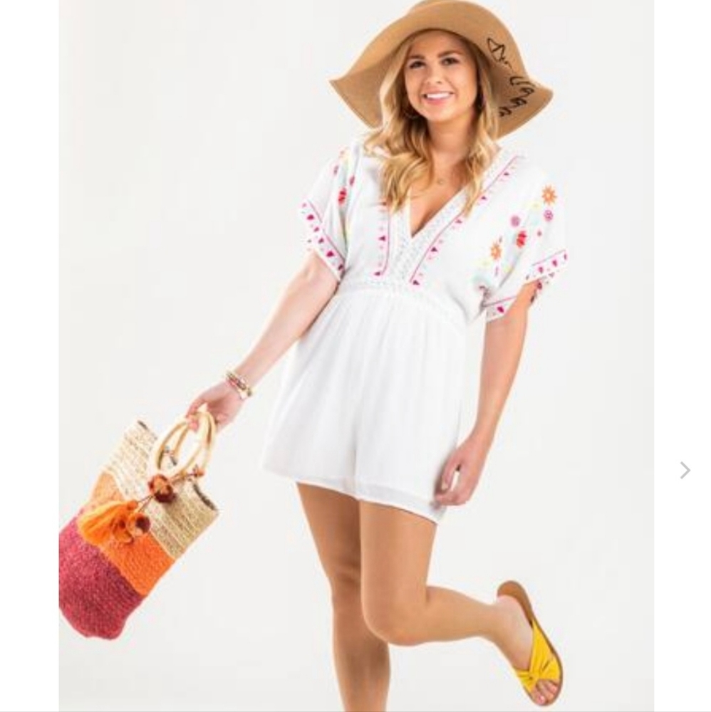 NWT Francesca's Collections Wilonna Embroidered White Romper Dolman Sleeves XXS
